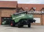 Tył używanego kombajnu Fendt 6335 C stojącego na placu maszyn rolniczych firmy Korbanek 