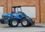 Multione seria 11 Kohler widok z boku maszyna skręcona kabina ramie koła widły paletowe