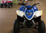 Niebieski atv Quad Polaris Phoenix 200 z żółtymi dodatkami z oferty korbanek.pl