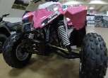 Różowy Quad Polaris Outlaw 110 z oferty korbanek.pl