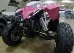 Różowy Quad Polaris Outlaw 110 z oferty korbanek.pl