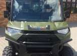Zielony quad marki Polaris seria RANGER Diesel HD dwuosobowy z bagażnikiem widok na bok pojazdu 