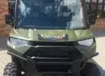 Zielony quad marki Polaris seria RANGER Diesel HD dwuosobowy z bagażnikiem widok na bok pojazdu 