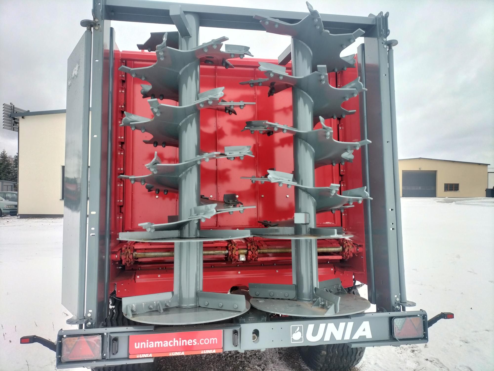 Rozrzutnik obornika Unia Group tandem Tytan 10 PREMIUM TD 2 walce pionowe z talerzami