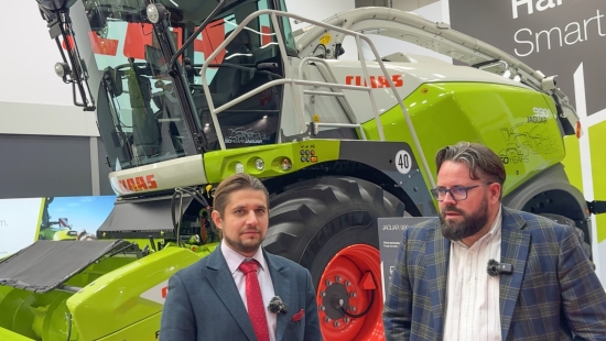 Damian i Janek na stoisku Claas