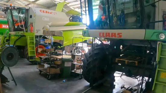 Dwa kombajny Tucano sprzedane przez Dom Handlowy Henryki i Pawła Korbanek