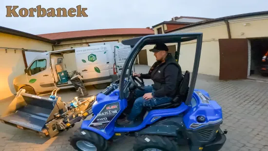 Pan Daniel prowadzi w Warszawie firmę zakłądającą ogrody - zakupił miniaładowarkę MultiOne wraz z osprzetem od Korbanek