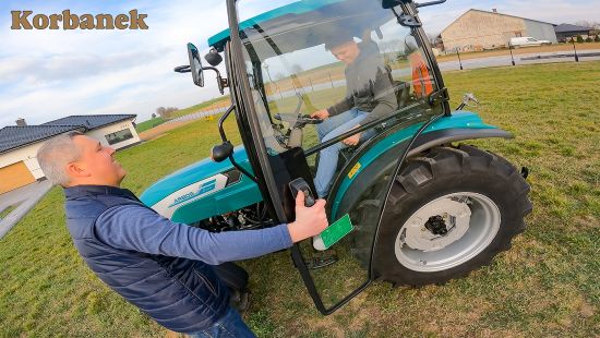 Pan Paweł wraz z synem kupił ciągnik Arbos 2040 na plantację porzeczki