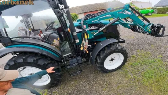 Pan Radosław zakupił ciągnik Arbos 3055  wraz z osprzętem na swoją plantację porzeczki