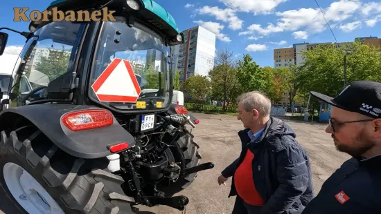 Pan Grzegorz prowadzi firmę komunalną w centrum Poznania - zdecydował sie na zakup ciagnika Arbos 3065 z 7-letnią gwarancją