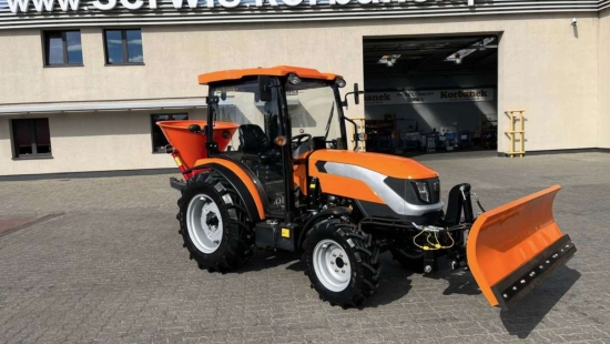 Ciągnik Arbos 2040 w pomaranczowych komunalnych barwach