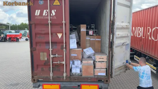 Części do kombajnów Aupax zaczęły do firmy Korbanek przypływać z Chin już latem 2025 roku