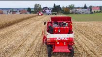 Embedded thumbnail for MUSIELIŚMY PRZERWAĆ POKAZ - CHIŃSKIE KOMBAJNY AUPAX W KUKURYDZY
