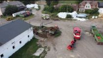 Embedded thumbnail for MAJĄ 313 HEKTARÓW I TYKLO JEDEN KOMBAJN
