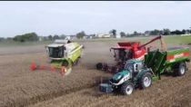 Embedded thumbnail for CHIŃSKI I NIEMIECKI KOMBAJN AUPAX GV100 VS CLAAS TUCANO 420
