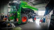 Embedded thumbnail for Awaria w żniwa! Kombajn Fendt zjechał do warsztatu Uszkodzoną część wymienimy na wzmocnioną