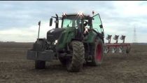 Embedded thumbnail for Jazda &amp;quot;bez trzymanki&amp;quot; ciągnikiem FENDT 828 Vario - prowadzenie GPS
