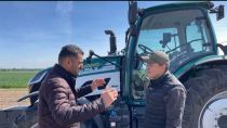 Embedded thumbnail for RSG - PRZYBRODA TESTUJE CIĄGNIKA AUPAX 5130 Z SIEWNIKIEM SOLA PROSEM K