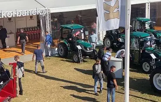 Tapeta obrazka Bednary - AGRO SHOW - TARGI www.korbanek.pl