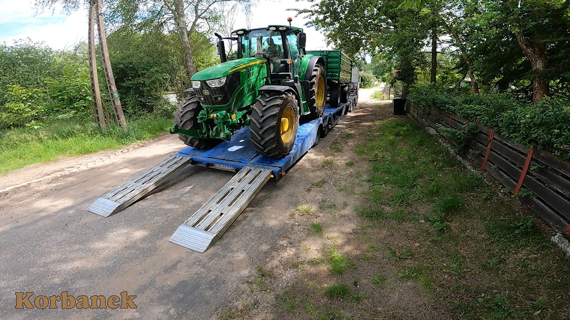 Przyczepa Metaltech DB 12 tworzy zestaw idealny z ciągnikiem John Deere Klienta
