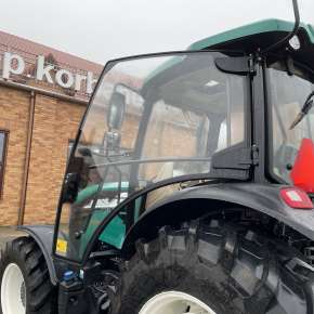 Lewa strona ciągnika Arbos P4000 u Korbanka
