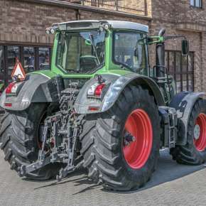 Wielofunkcyjny błotnik w maszynie rolniczej Fendt 900 Vario S4