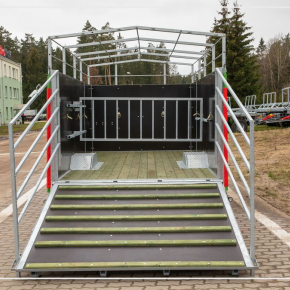 Przyczepa Cynkomet do transportu zwierząt z przegrodą