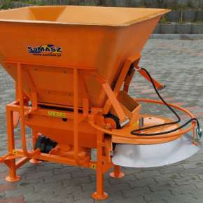 Pomarańczowa piaskarka SAND 600 firmy Samasz do idealna maszyna dla firmy komunalnych ze względu na jej prostą budowę oraz bezawaryjną pracę