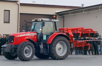 Oferta korbanek.pl ciągniki marki massey fersguson oraz maszyny uprawowe rożnych marek