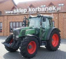 Fendt 200 na tle firmy korbanek