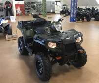 Polaris Sportsman 570 X2 UTE paka załadunkowa napęd 4x4 2x4 Turf rozpięcie tylnej osi kontrola zjazdu ADC EPS wspomaganie kierowniczy felgi stalowe wersja dla dwóch osób dodatkowy reflektor w kierownicy Korbanek.pl