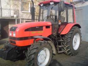 Używany traktor MTZ Belarus 1025.3 z obciążnikiem przednim 