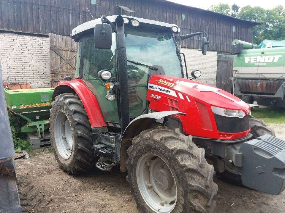 Okazja Sprzedam Używany traktor rolniczy MF 5608