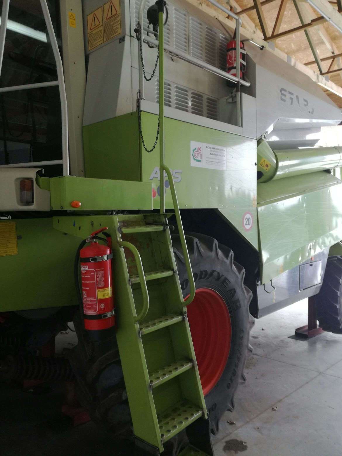 Claas Mega 360 schodki do kabiny lewy bok