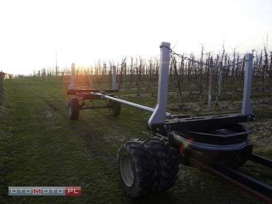 dłużyca  do drzewa używana na tle sadu