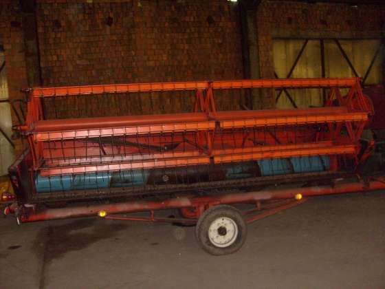 heder na wózku transportowym używany do kombajnu zbożowego Bizon Rekord Z 058 