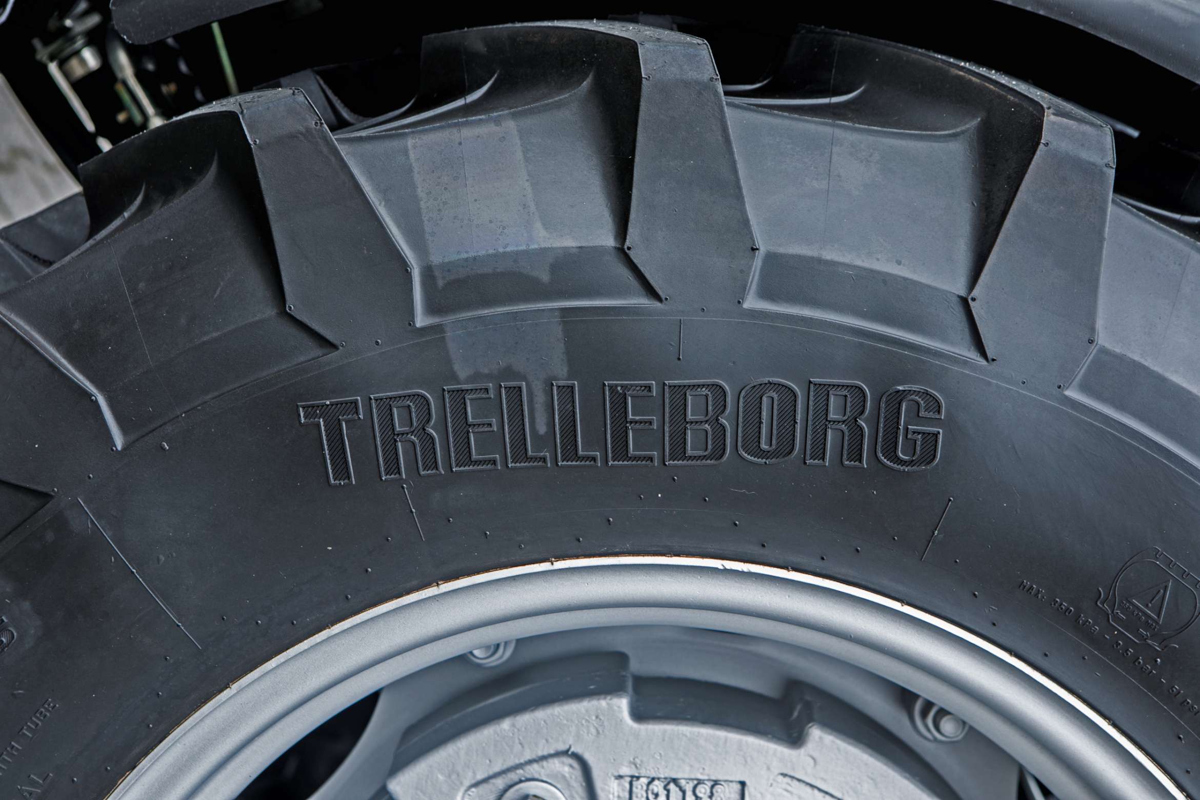 Ogumienie marki Trelleborg w ciągniku komunalnym Arbos 2040
