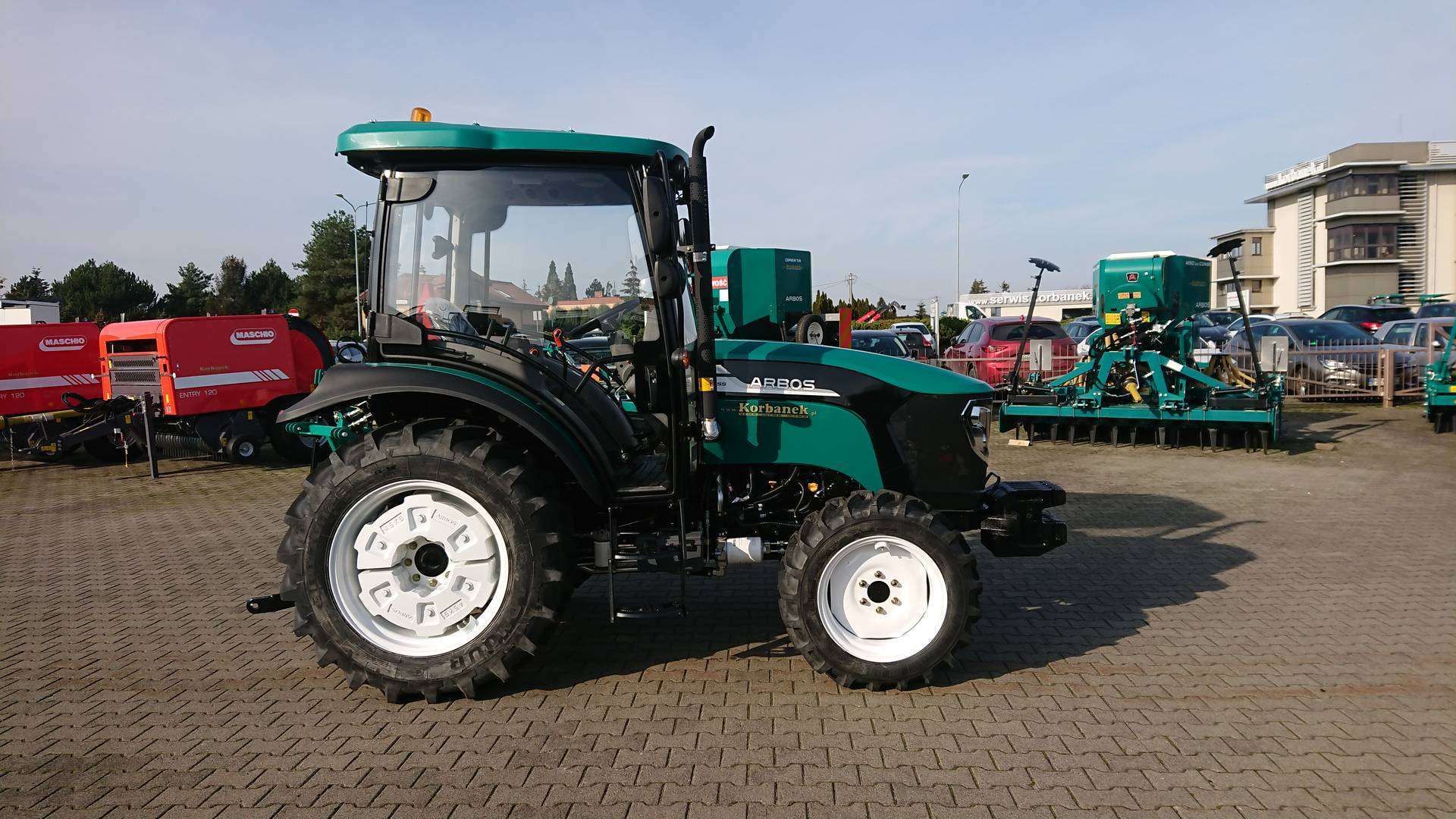 Arbos 3055 widok z prawej strony Ciągnik rolniczy Arbos 3055 widok z prawej strony