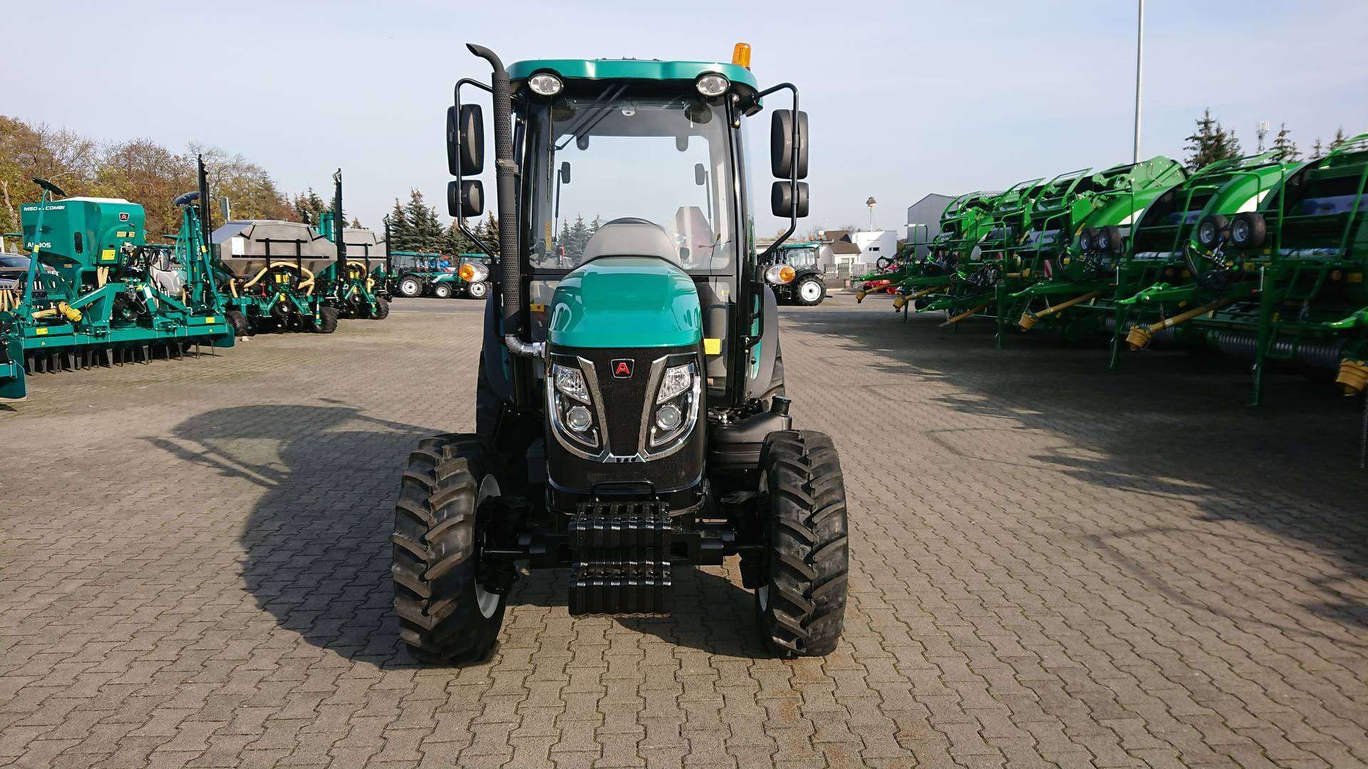 Arbos 3055 widok na przód ciągnika Ciągnik rolniczy Arbos 3055 z przodu
