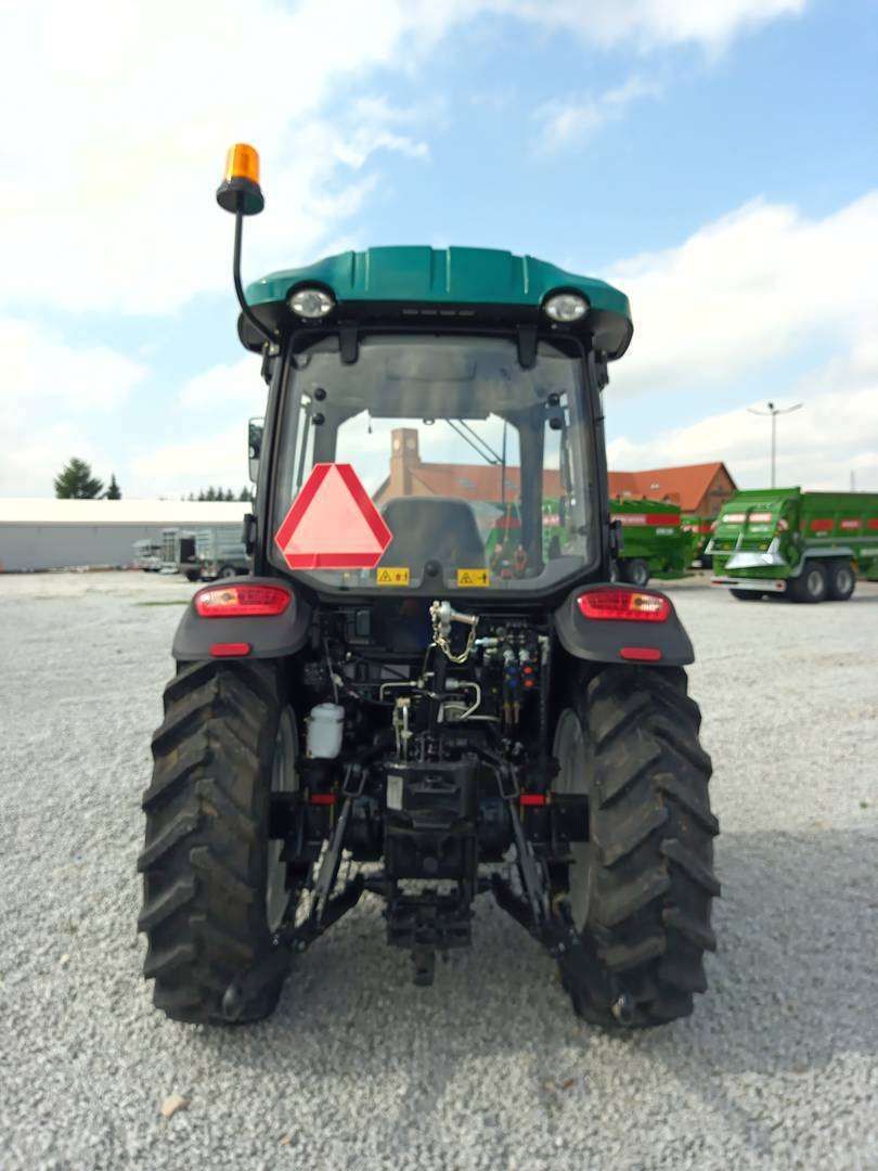 Arbos 3065 widok z tyłu Ciągnik rolniczy Arbos 3065 z tyłu