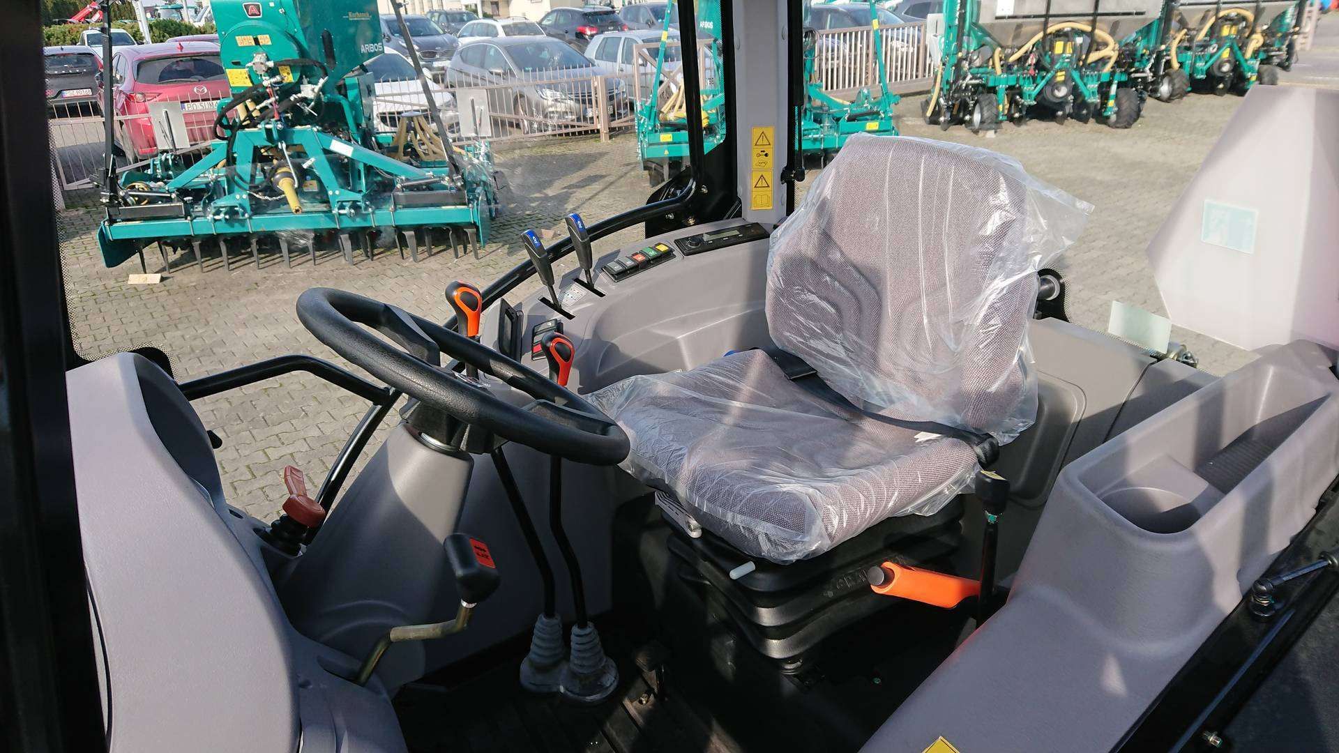 Arbos 3075 widok wnętrza kabiny z lewej strony Widok wnętrza kabiny z lewej strony