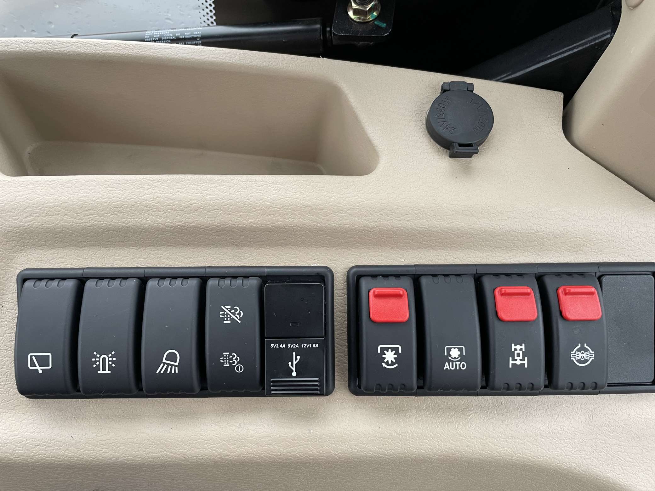 Wnętrze ciągnika Arbos P4090 Boczny Panel w ciągniku Arbos P4090