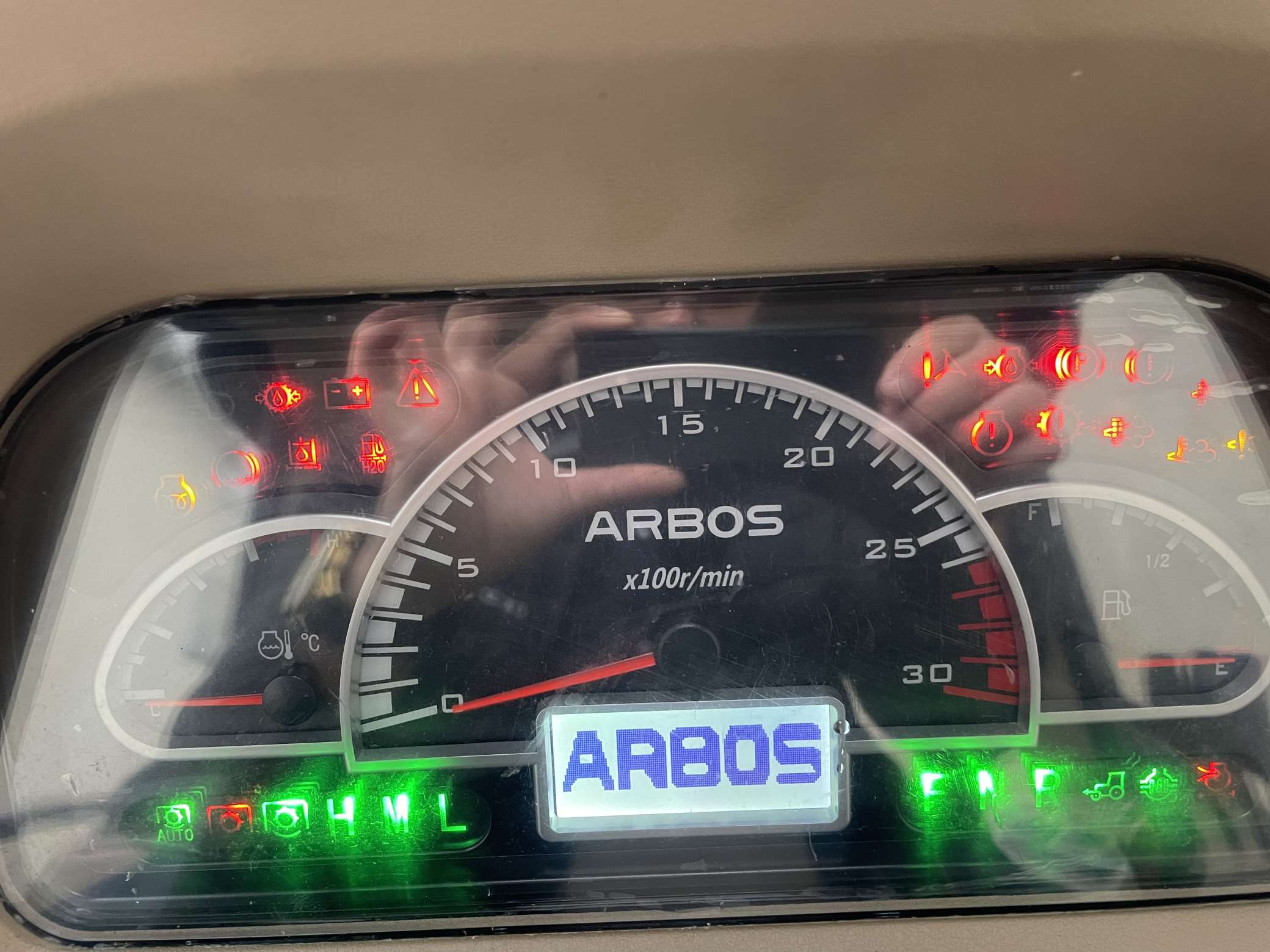 Obrotomierz w traktorze rolniczym marki Arbos P4000 Licznik w ciągniku Arbos P4000