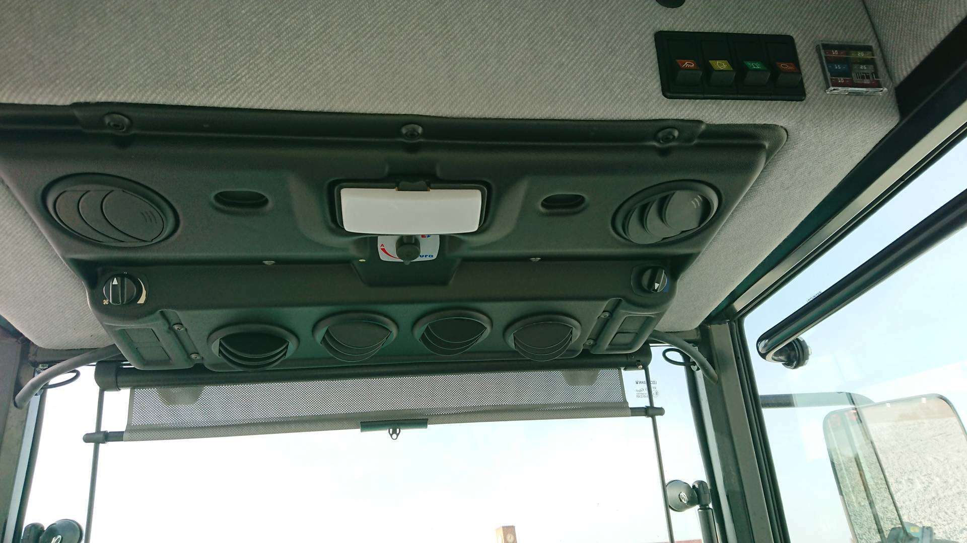 Dach kabiny z przełącznikami i panelem klimatyzacji Arbos 4090Q