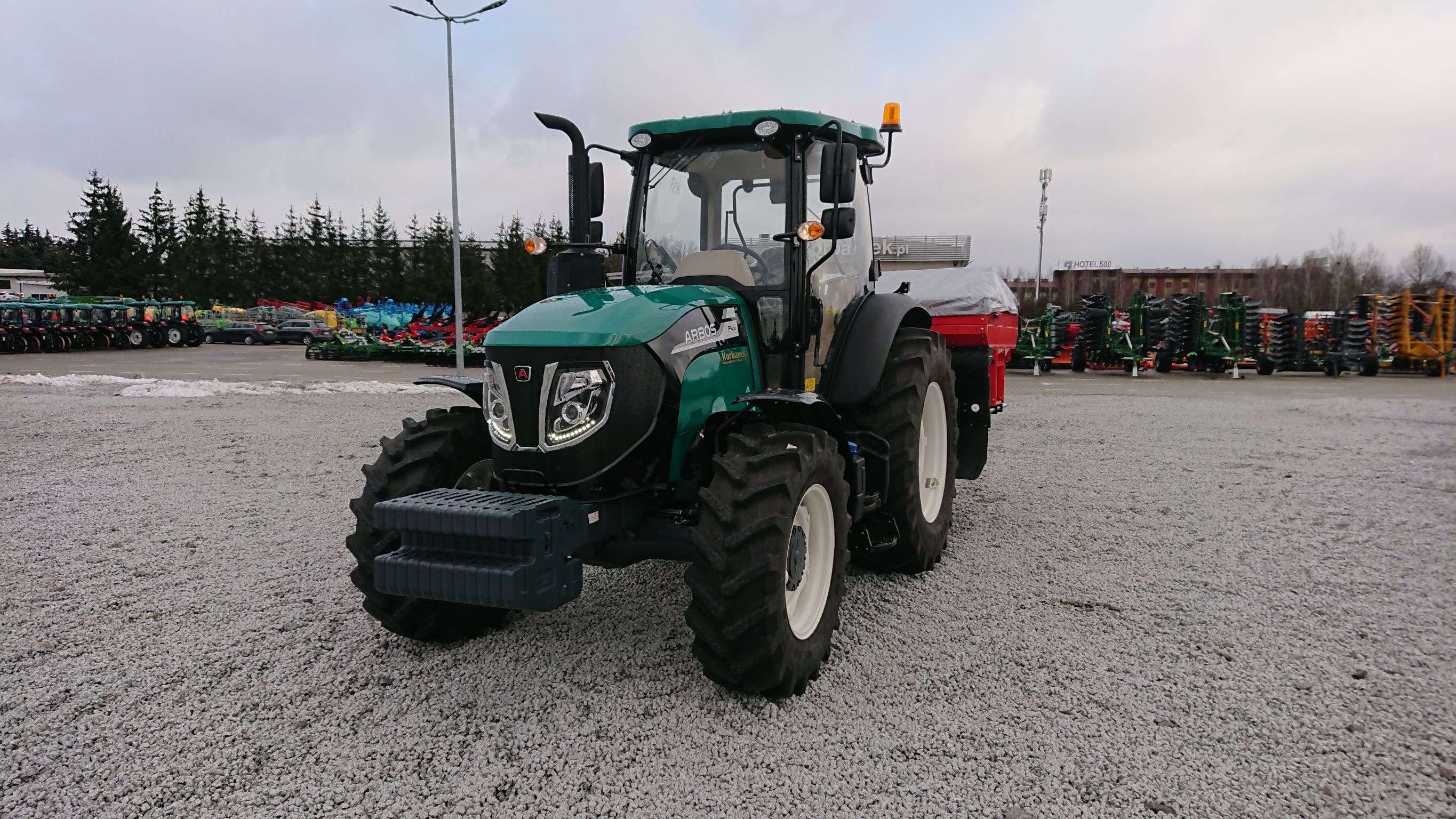 Arbos 4110 widok na lewy przód Ciągnik rolniczy Arbos 4110