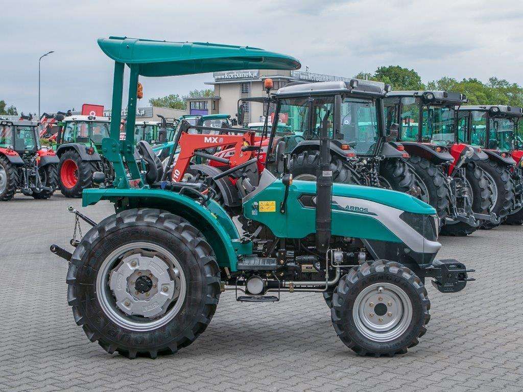 Arbos 2035 widok z prawej strony Ciągnik Arbos 2035 z prawej strony