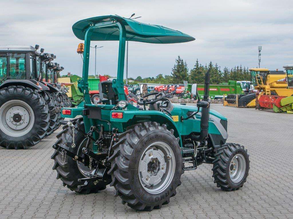 Arbos 2035 widok tyłu z prawej strony Ciągnik rolniczy Arbos 2035 prawy tył