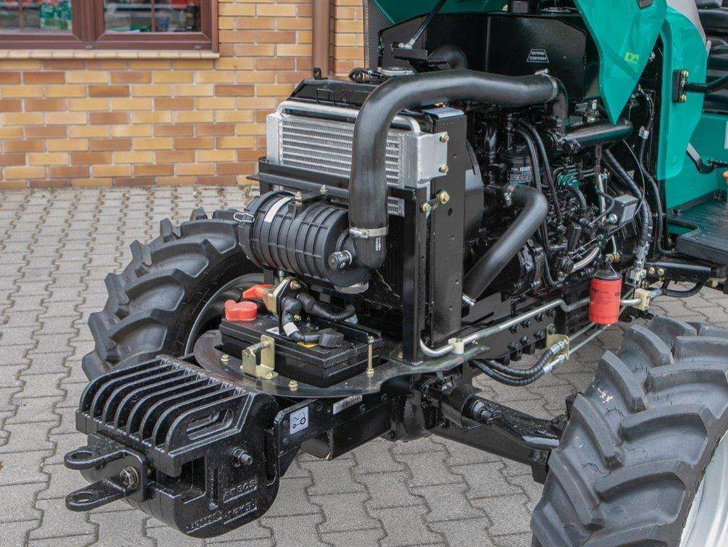 Silnik w ciągniku Arbos 2035 typu PERKINS 4 cylindrowy silnik 4 cylindrowy bez DPF 35KM dobra marka Arbos