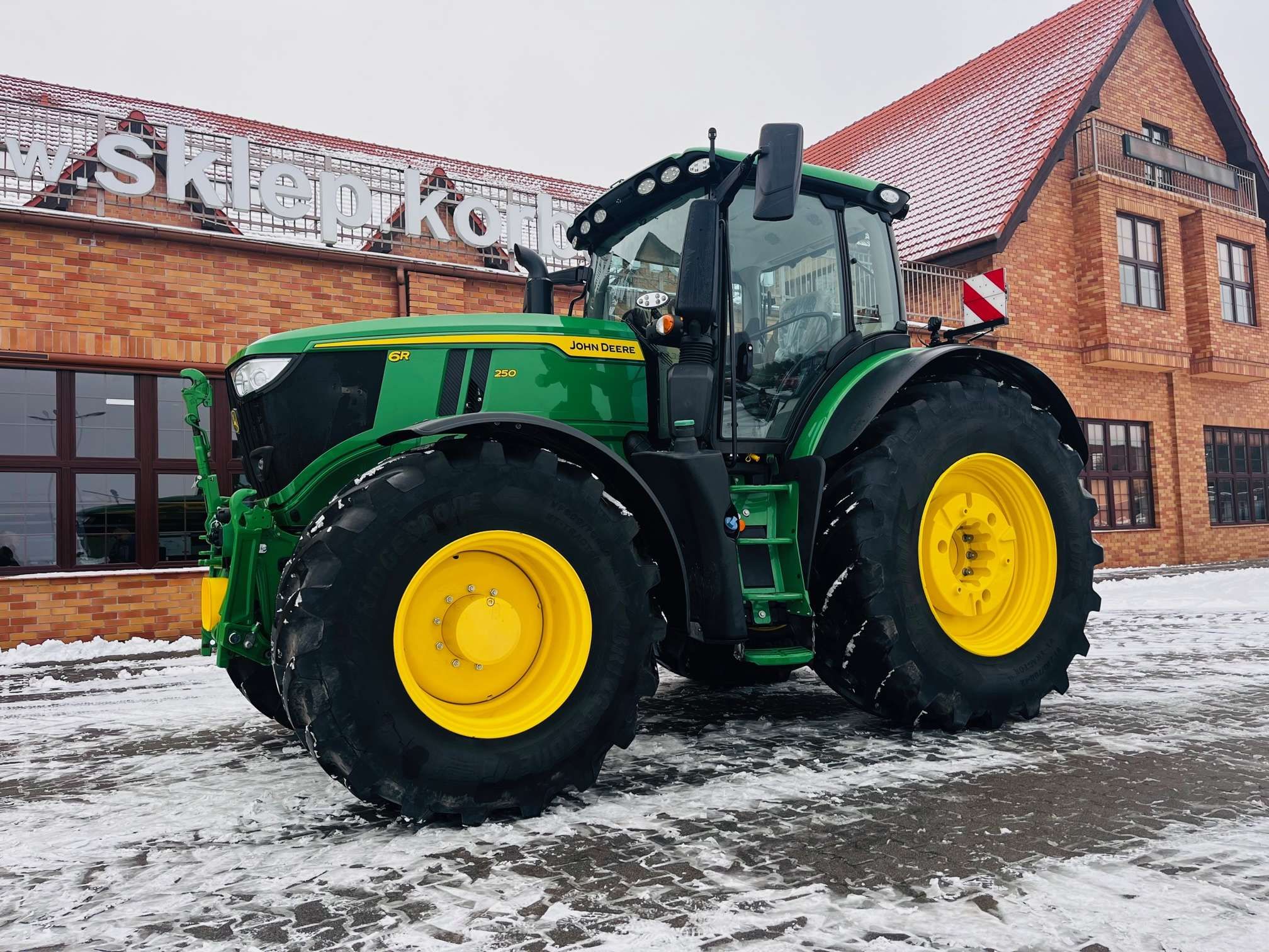 Ciągnik rolniczy John Deere 6R 250 KM