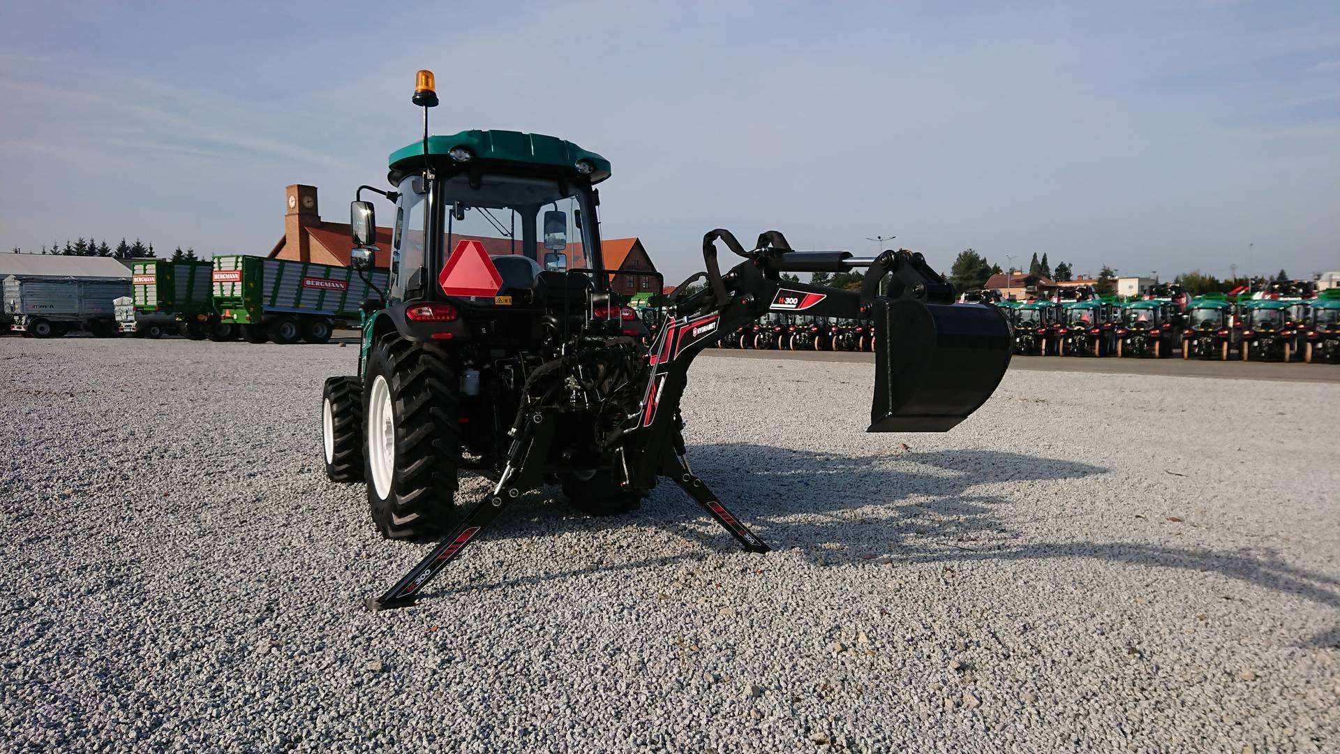 Arbos 3075 + koparka Hydramet widok z tyłu Ciągnik rolniczy Arbos 3075 + koparka Hydramet z tyłu